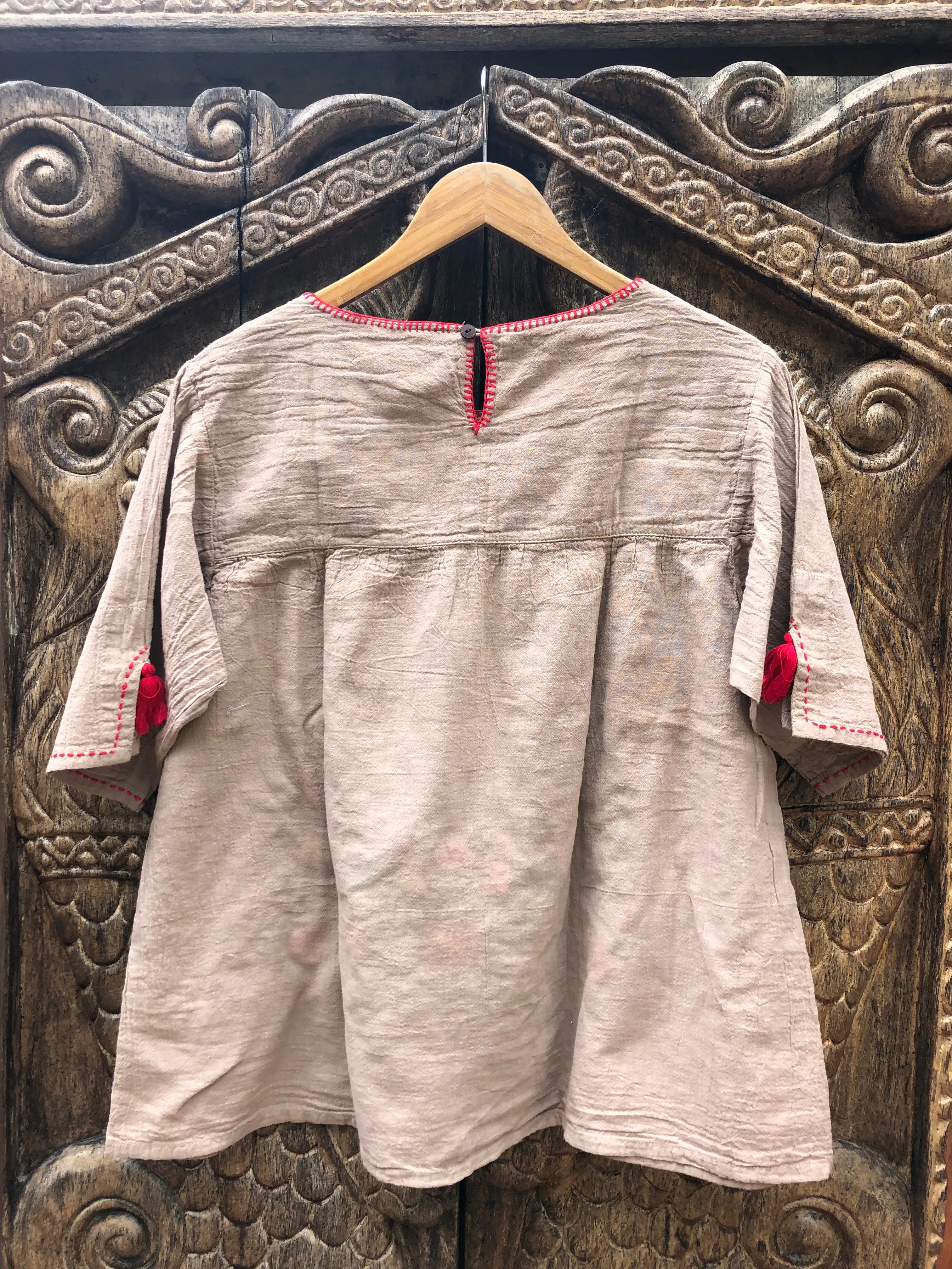 Frida Flow Top -Spring on Mocha with Red