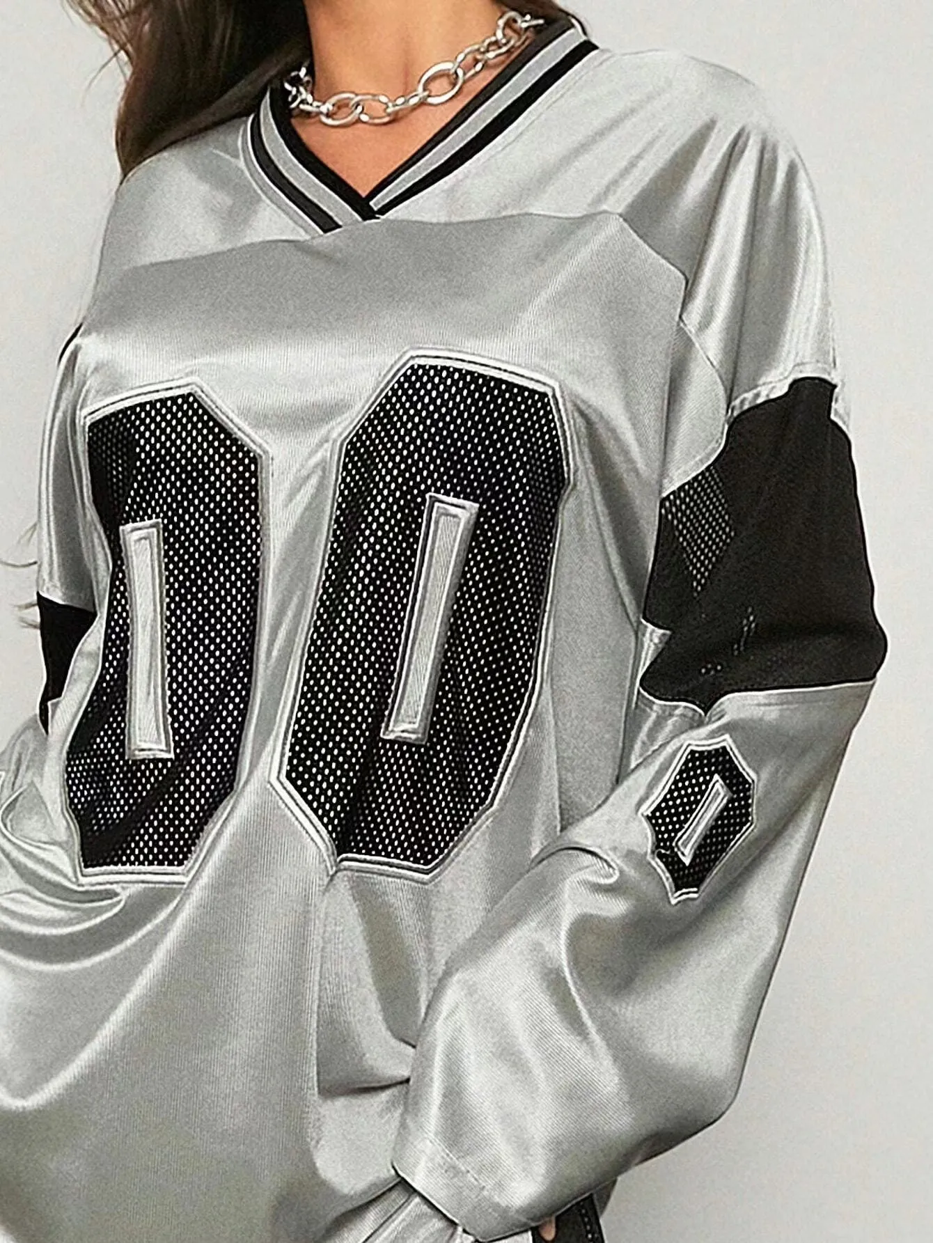 loose long-sleeved T-shirt