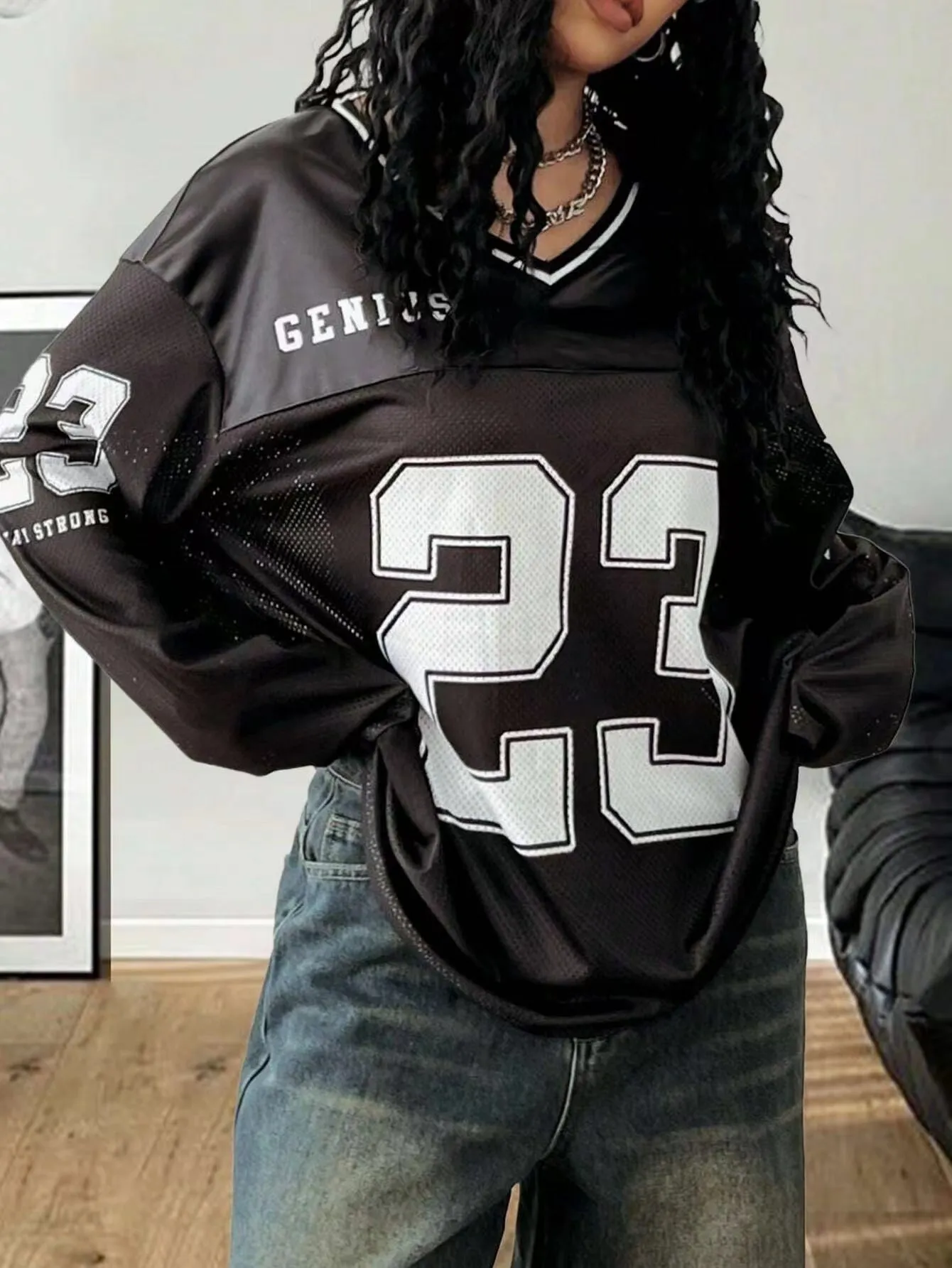 loose long-sleeved T-shirt