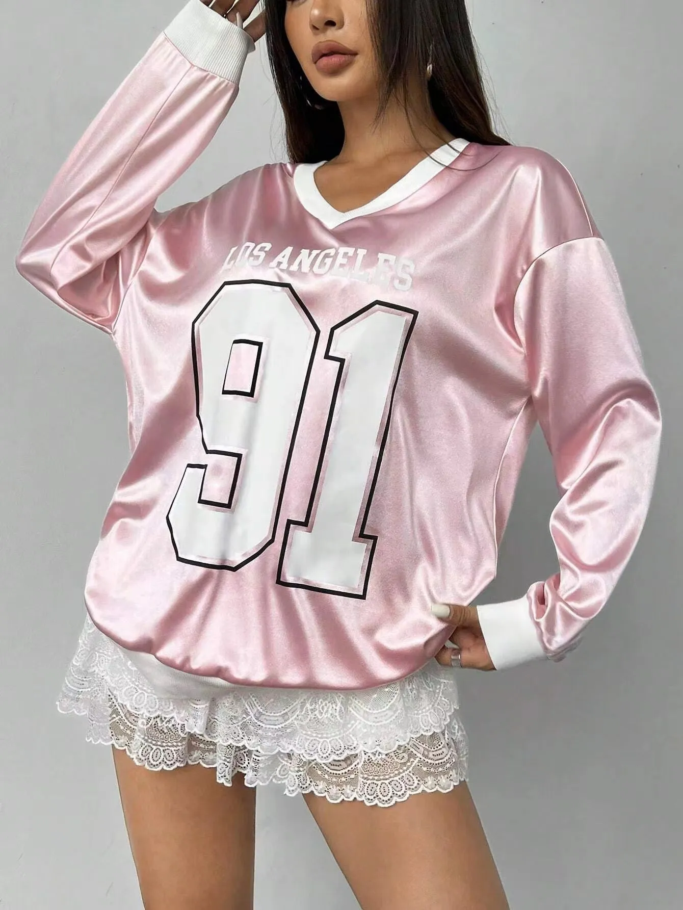 loose long-sleeved T-shirt